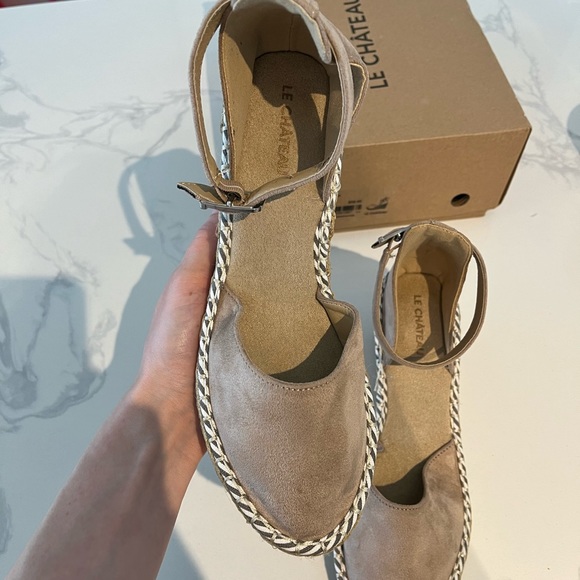Le Château Taupe Espadrille Closed Toe Wedge Heel Sandals - Brand New in Box - Picture 4 of 6